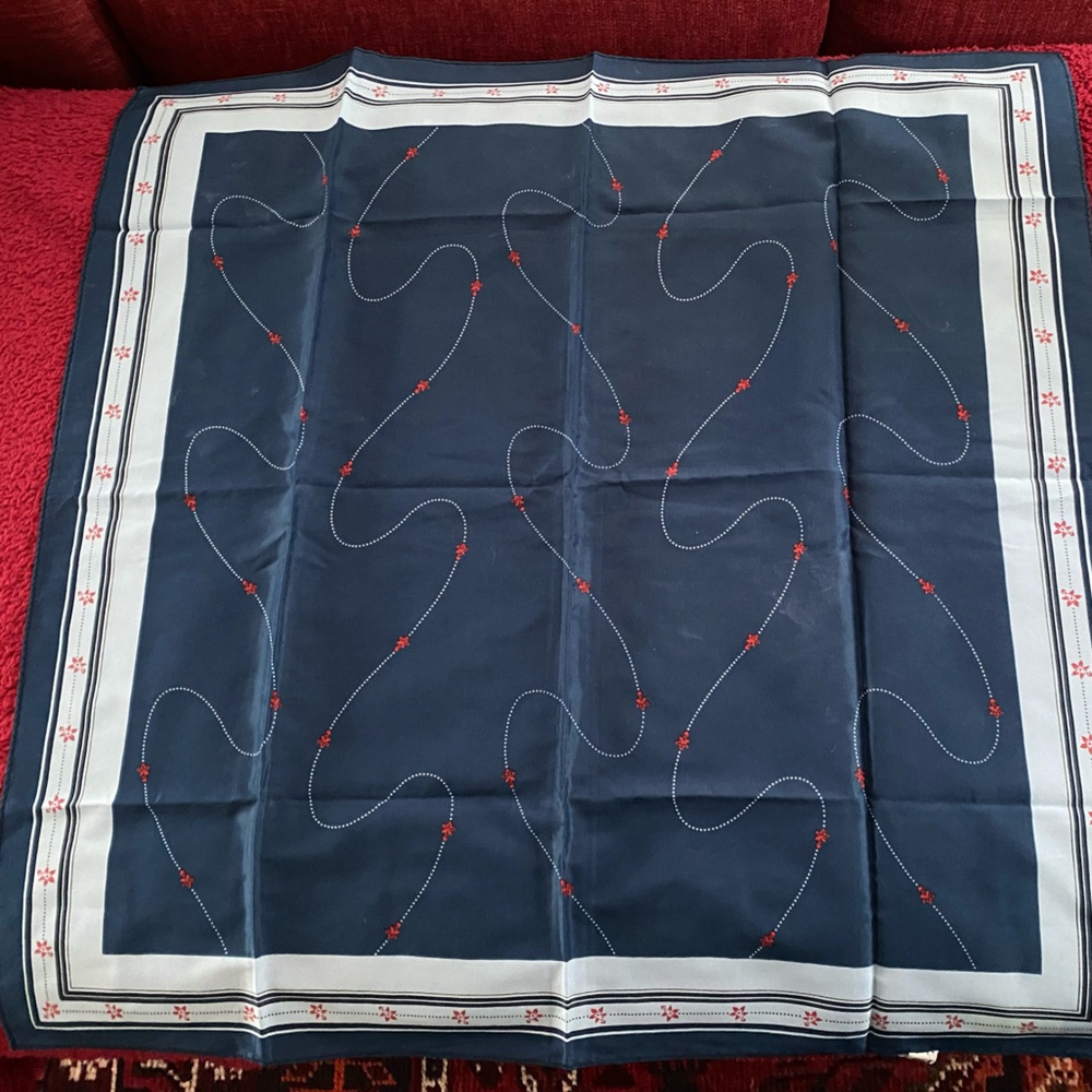 2/30 Vintage 80’s Totes Water Resistance Scarf